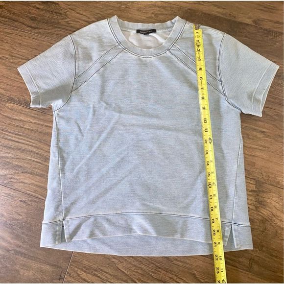 Banana Republic Denim Print Short Sleeve Crop Sweat Shirt. - Picture 8 of 9